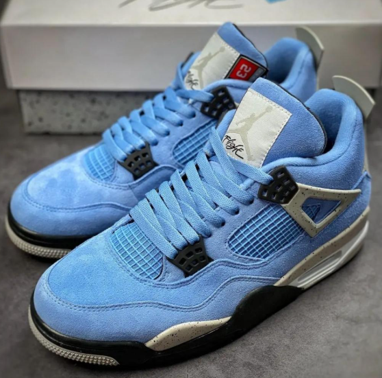 Air Jordan 4 Retro "University Blue"