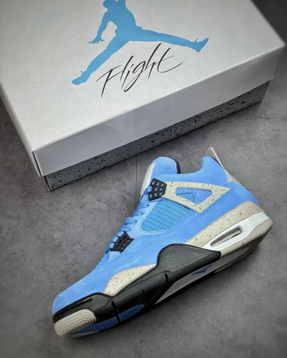 Air Jordan 4 Retro "University Blue"