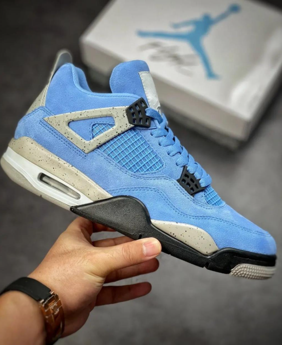 Air Jordan 4 Retro "University Blue"