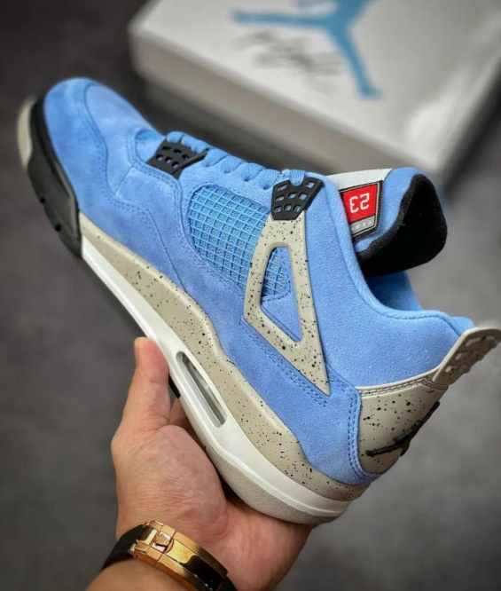 Air Jordan 4 Retro "University Blue"